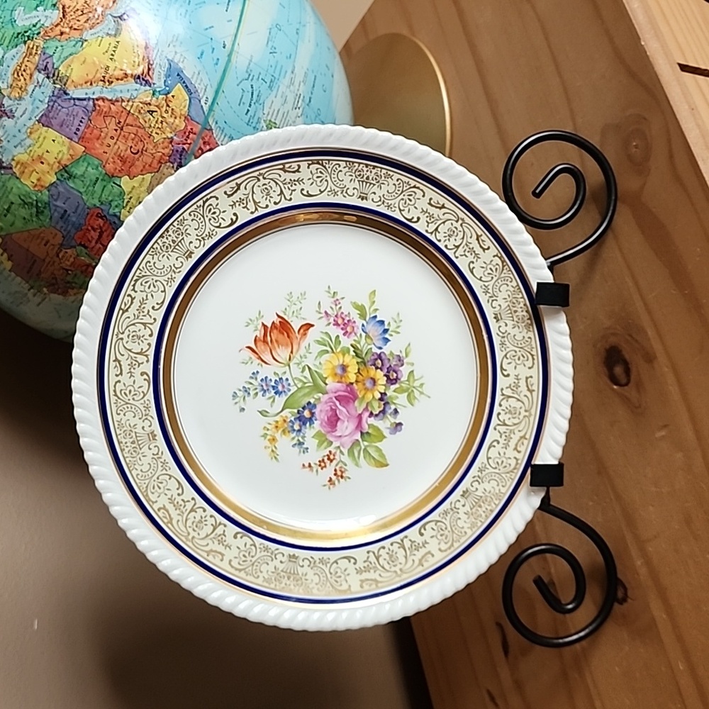 Vintage  Johnson Brothers Chadwell dinner plate